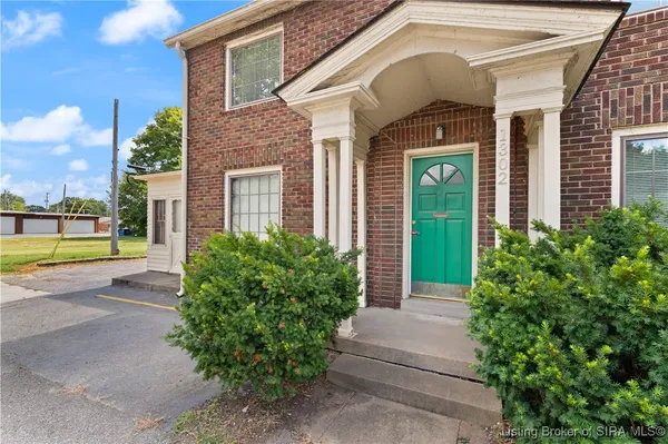 $385,000 | 1302 East 10th Street, Jeffersonville, IN 47130