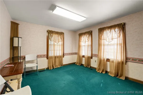$385,000 | 1302 East 10th Street, Jeffersonville, IN 47130