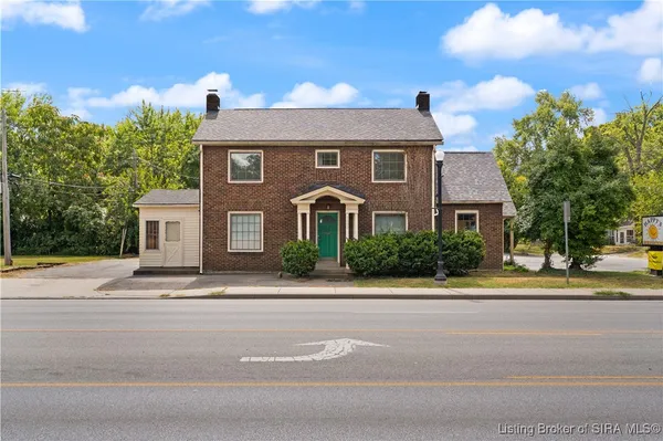 $385,000 | 1302 East 10th Street, Jeffersonville, IN 47130