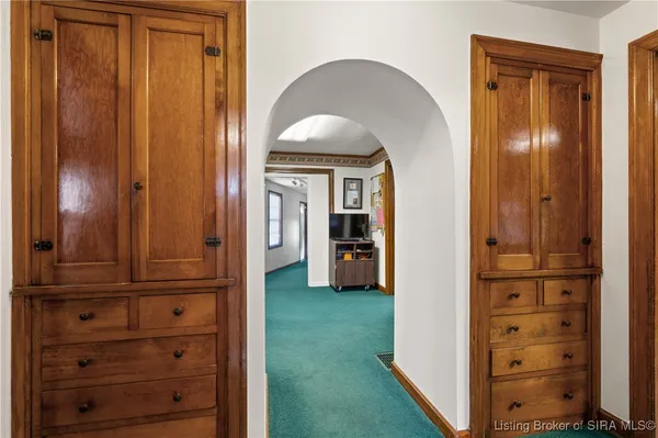 $385,000 | 1302 East 10th Street, Jeffersonville, IN 47130