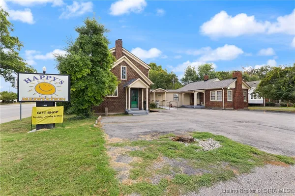 $385,000 | 1302 East 10th Street, Jeffersonville, IN 47130
