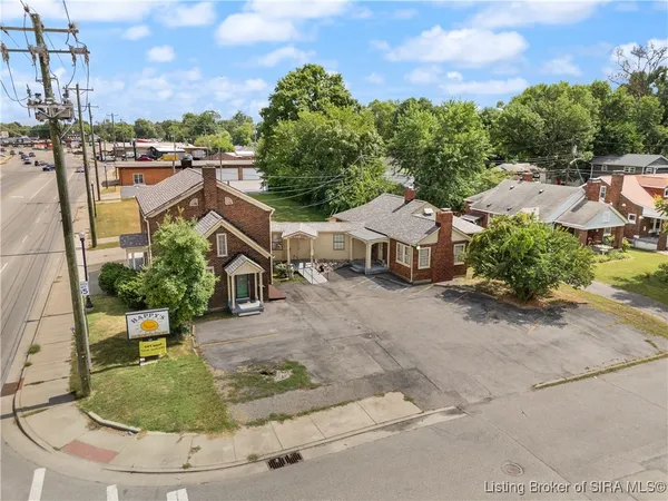 $385,000 | 1302 East 10th Street, Jeffersonville, IN 47130