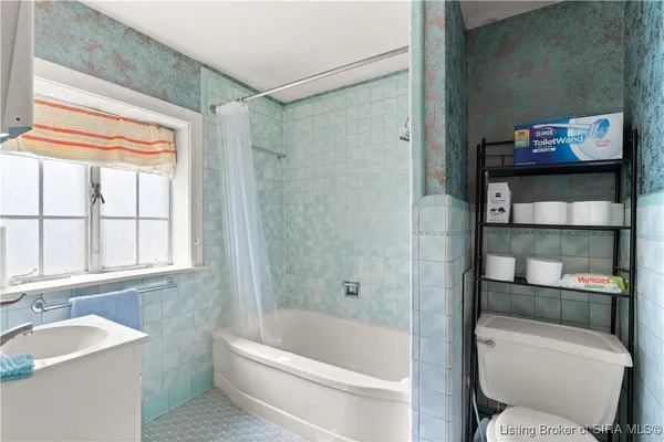 $385,000 | 1302 East 10th Street, Jeffersonville, IN 47130