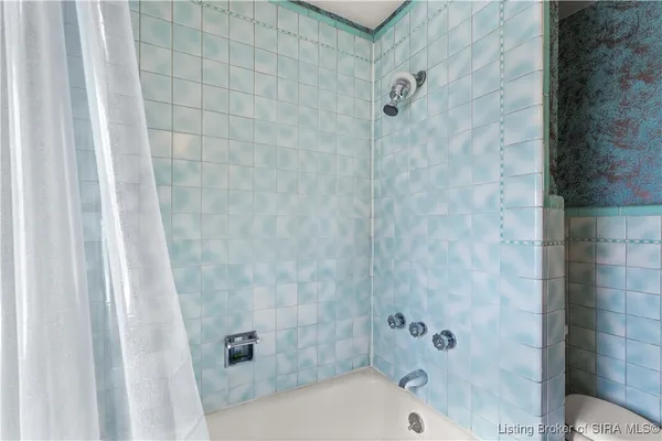 $385,000 | 1302 East 10th Street, Jeffersonville, IN 47130