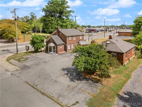 $385,000 | 1302 East 10th Street, Jeffersonville, IN 47130