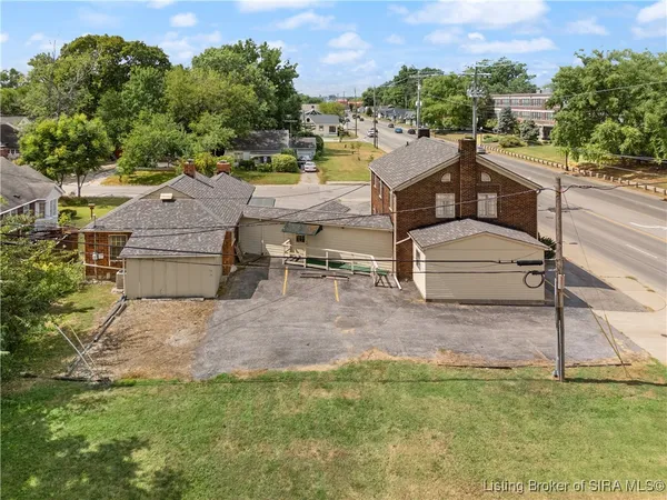 $385,000 | 1302 East 10th Street, Jeffersonville, IN 47130