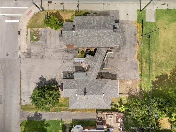 $385,000 | 1302 East 10th Street, Jeffersonville, IN 47130