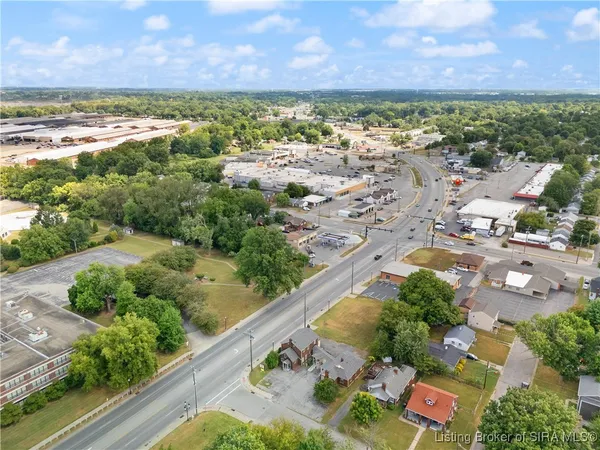 $385,000 | 1302 East 10th Street, Jeffersonville, IN 47130