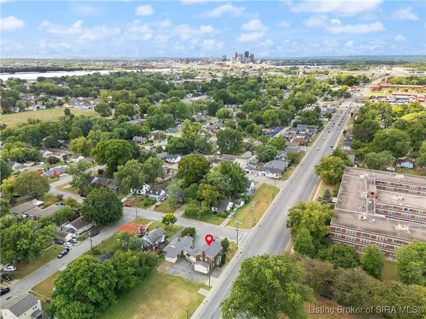 $385,000 | 1302 East 10th Street, Jeffersonville, IN 47130