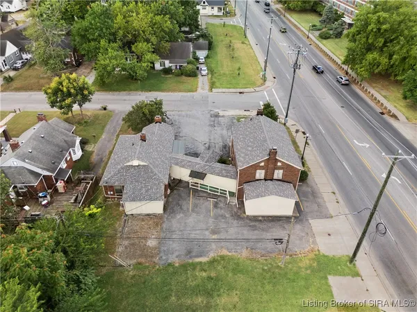 $385,000 | 1302 East 10th Street, Jeffersonville, IN 47130