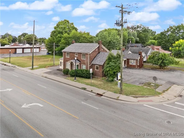 $385,000 | 1302 East 10th Street, Jeffersonville, IN 47130