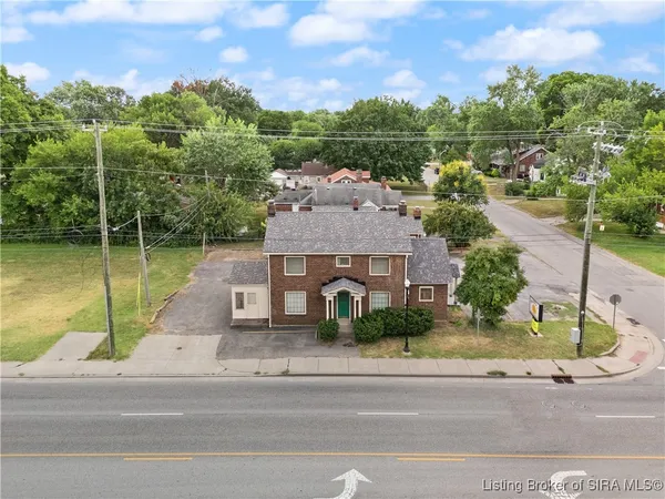 $385,000 | 1302 East 10th Street, Jeffersonville, IN 47130