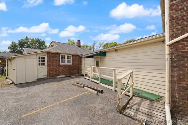 $385,000 | 1302 East 10th Street, Jeffersonville, IN 47130