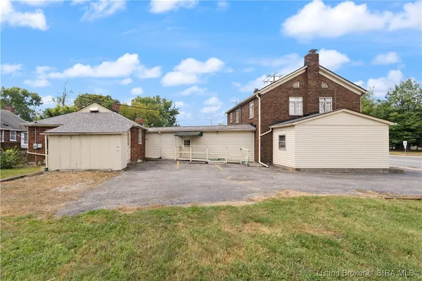 $385,000 | 1302 East 10th Street, Jeffersonville, IN 47130