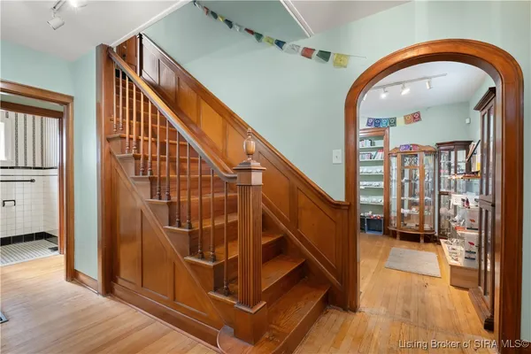 $385,000 | 1302 East 10th Street, Jeffersonville, IN 47130