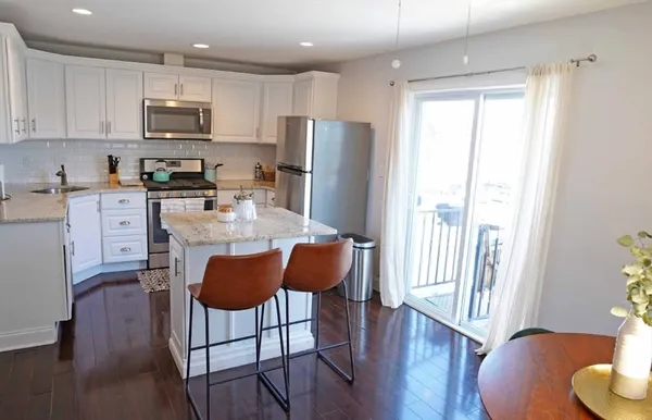 $3,300 | 104 H Street, Unit 2, Boston, MA 02127