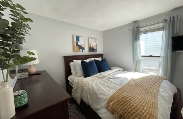 $3,300 | 104 H Street, Unit 2, Boston, MA 02127