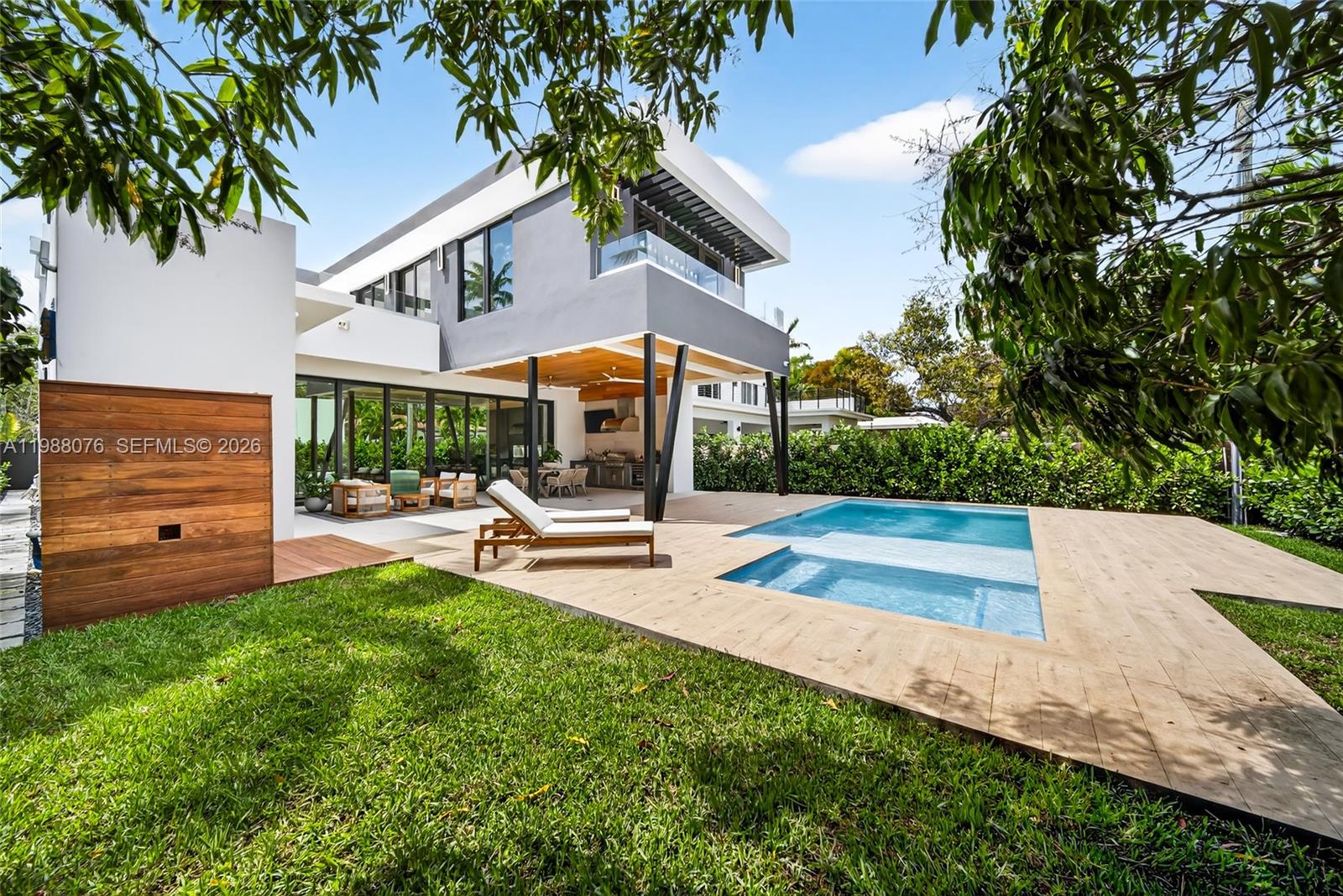 609 Southwest 24th Road Miami, FL 33129 - Photo 18 of 50 Gallery Image 18