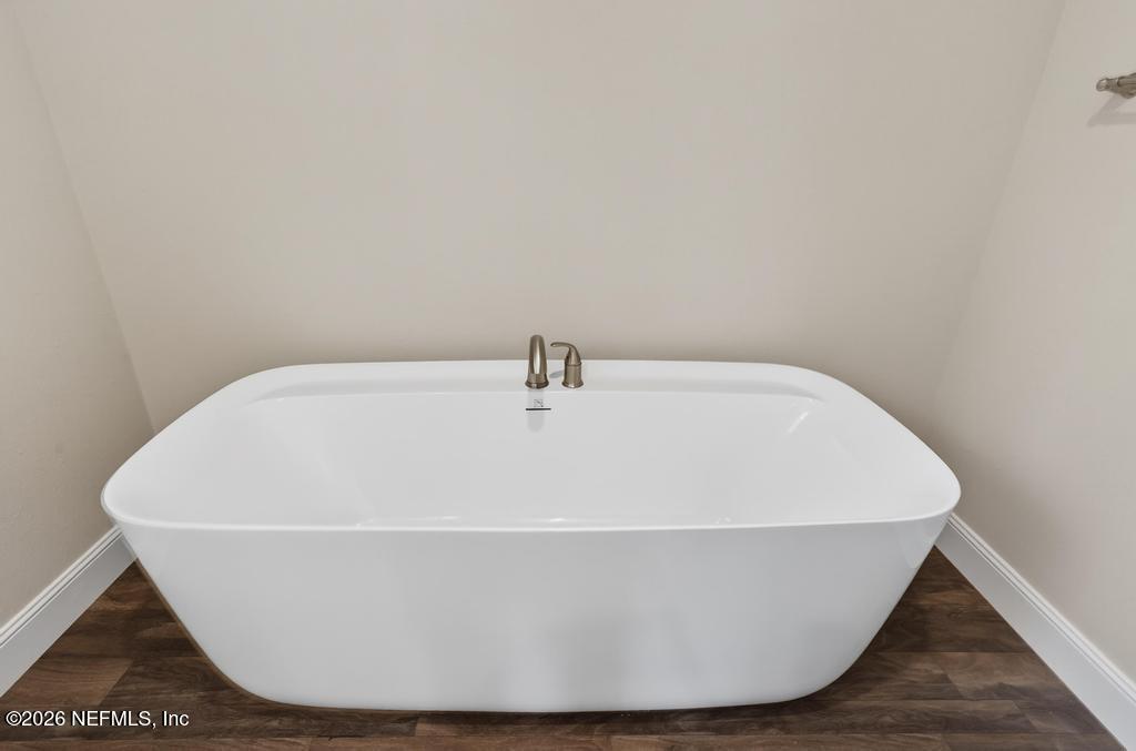 95605 Springhill Road Fernandina Beach, FL 32034 - Photo 37 of 62 a white tub sitting in a bathroom