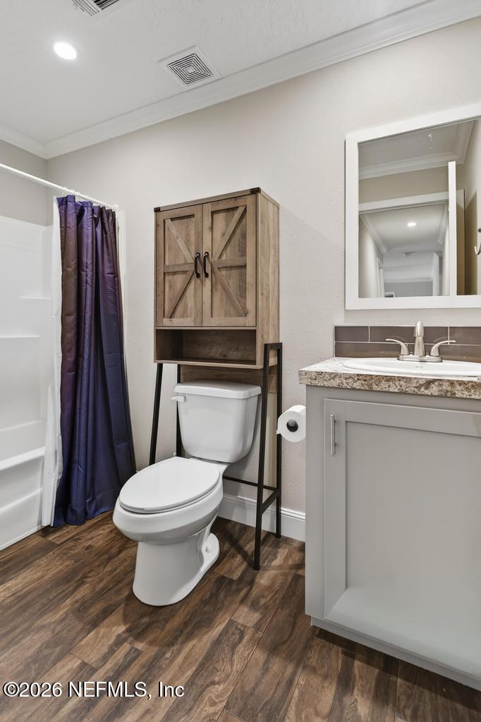 95605 Springhill Road Fernandina Beach, FL 32034 - Photo 41 of 62 a bathroom with a toilet sink and a mirror