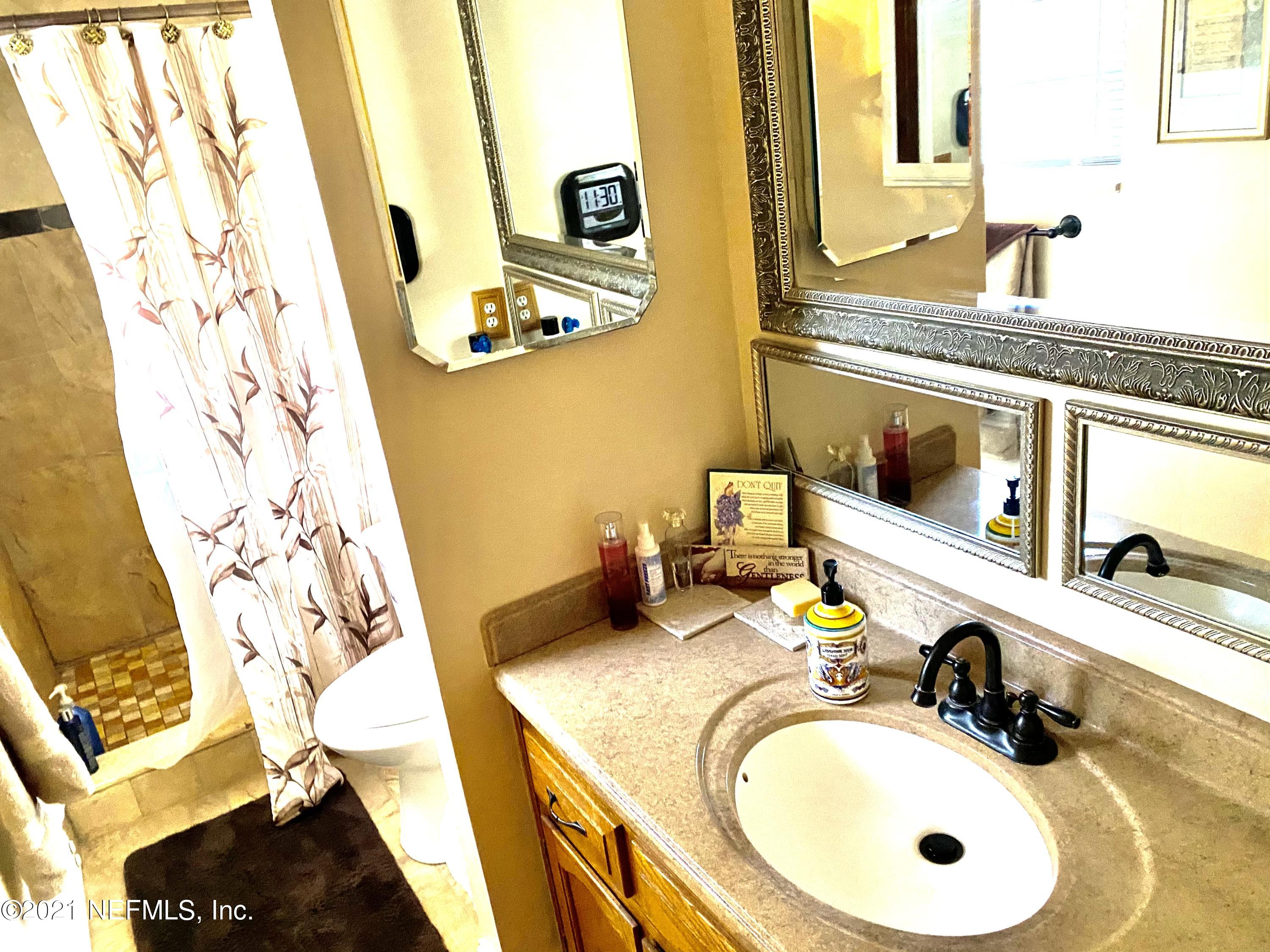 10981 Cisco Gardens Road North Jacksonville, FL 32219 - Photo 22 of 53 MASTER BATH COUNTER