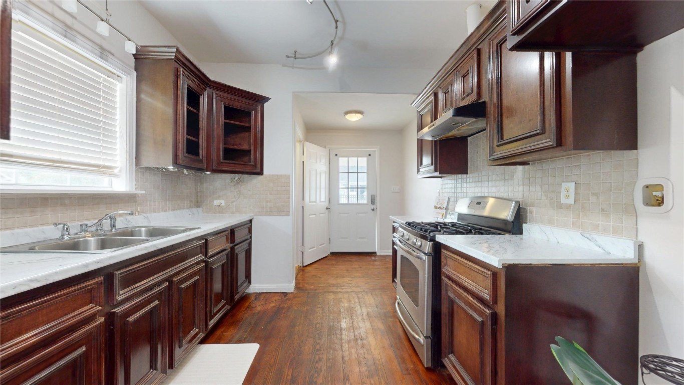 101 Eastgate Street Houston, TX 77012 - Photo 15 of 49