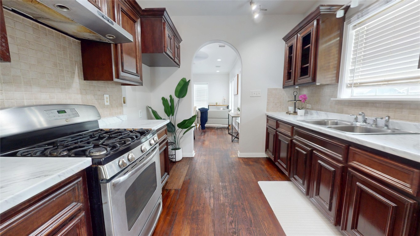 101 Eastgate Street Houston, TX 77012 - Photo 18 of 49