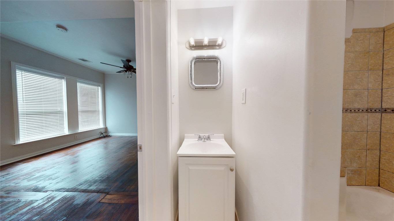 101 Eastgate Street Houston, TX 77012 - Photo 34 of 49