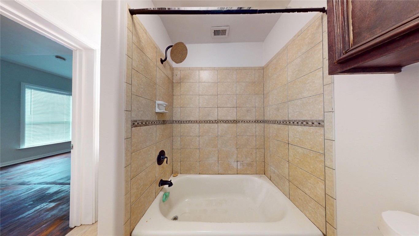 101 Eastgate Street Houston, TX 77012 - Photo 35 of 49