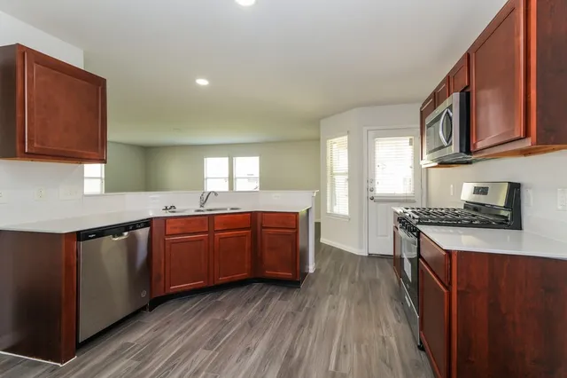 $1,950 | 5558 Latta Plantation Drive, Katy, TX 77449