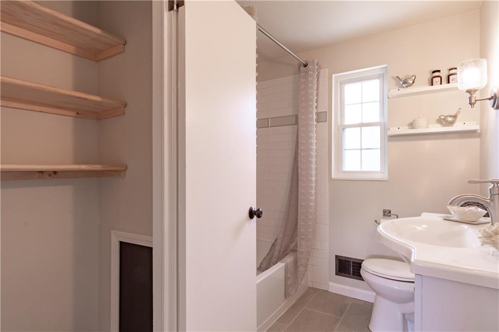 292 Orchard Spring Road Pittsburgh, PA 15220 - Photo 12 of 24 Gallery Image 12
