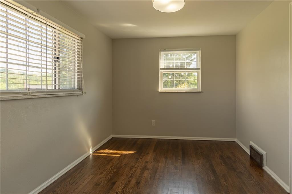292 Orchard Spring Road Pittsburgh, PA 15220 - Photo 15 of 24 Gallery Image 15