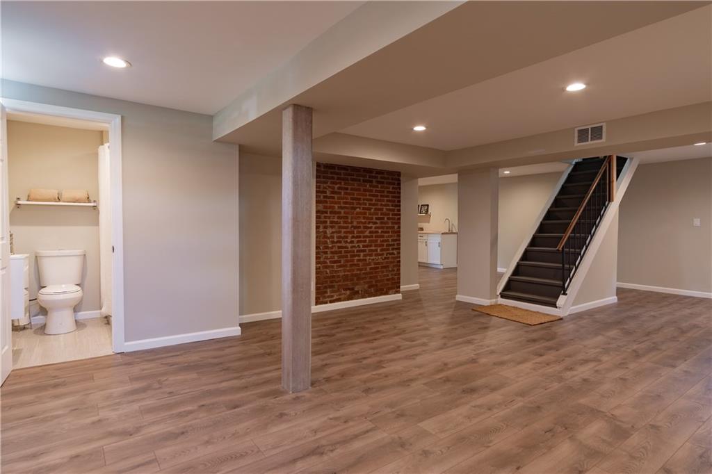 292 Orchard Spring Road Pittsburgh, PA 15220 - Photo 17 of 24 Gallery Image 17