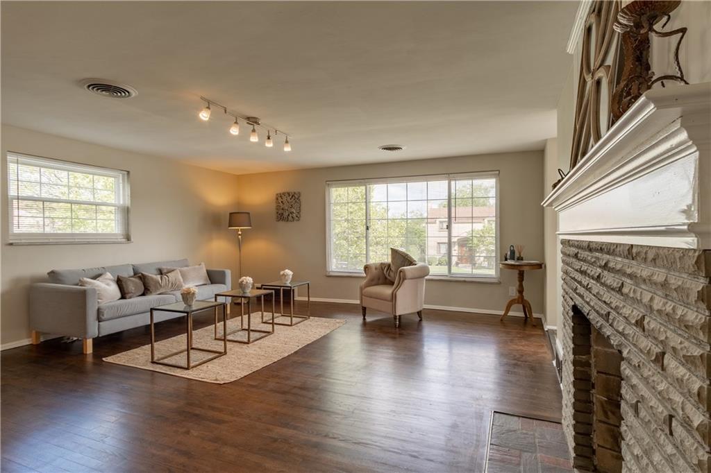 292 Orchard Spring Road Pittsburgh, PA 15220 - Photo 4 of 24 Gallery Image 4