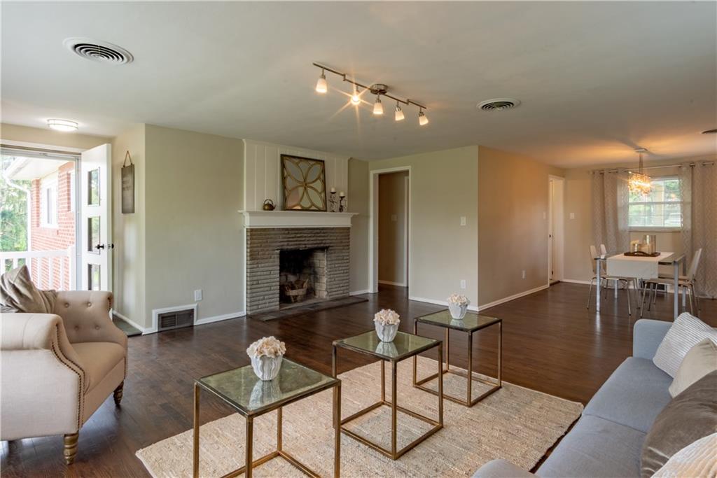 292 Orchard Spring Road Pittsburgh, PA 15220 - Photo 5 of 24 Gallery Image 5