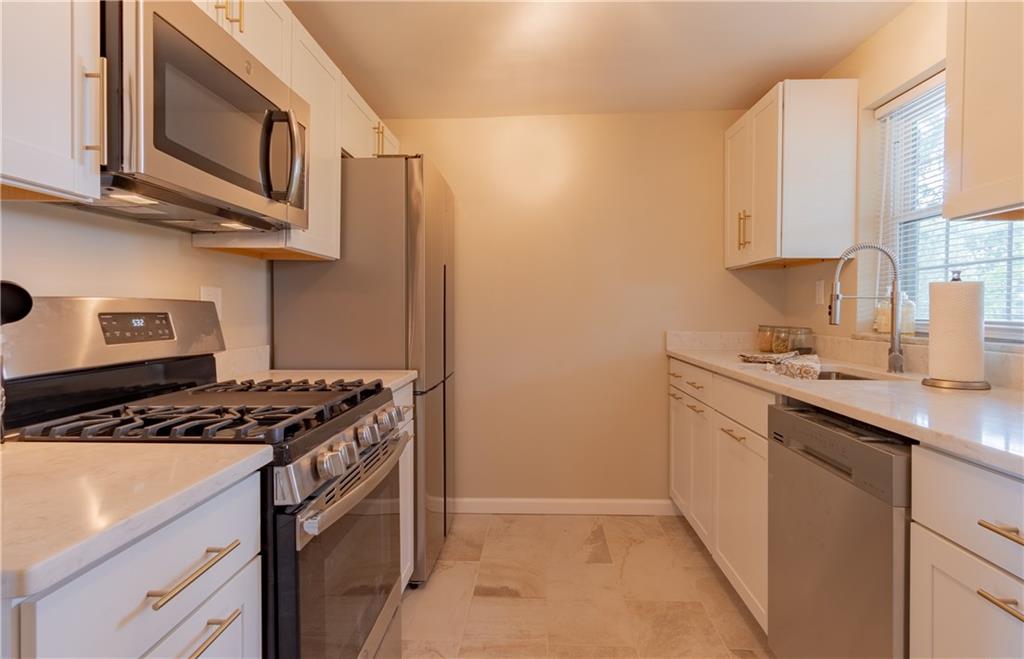 292 Orchard Spring Road Pittsburgh, PA 15220 - Photo 7 of 24 Gallery Image 7