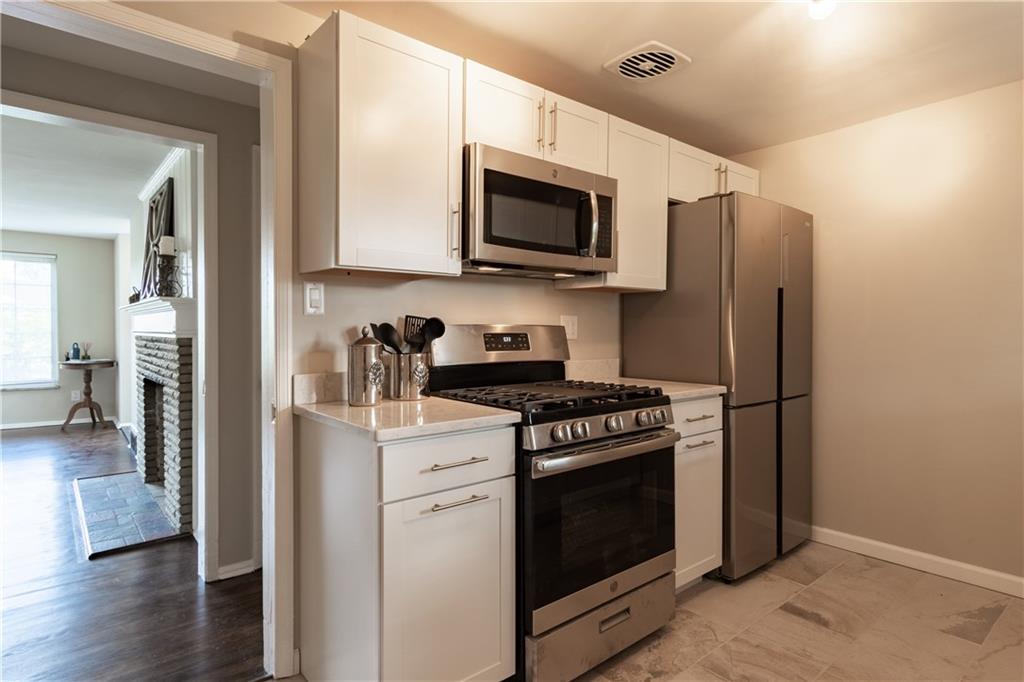 292 Orchard Spring Road Pittsburgh, PA 15220 - Photo 8 of 24 Gallery Image 8