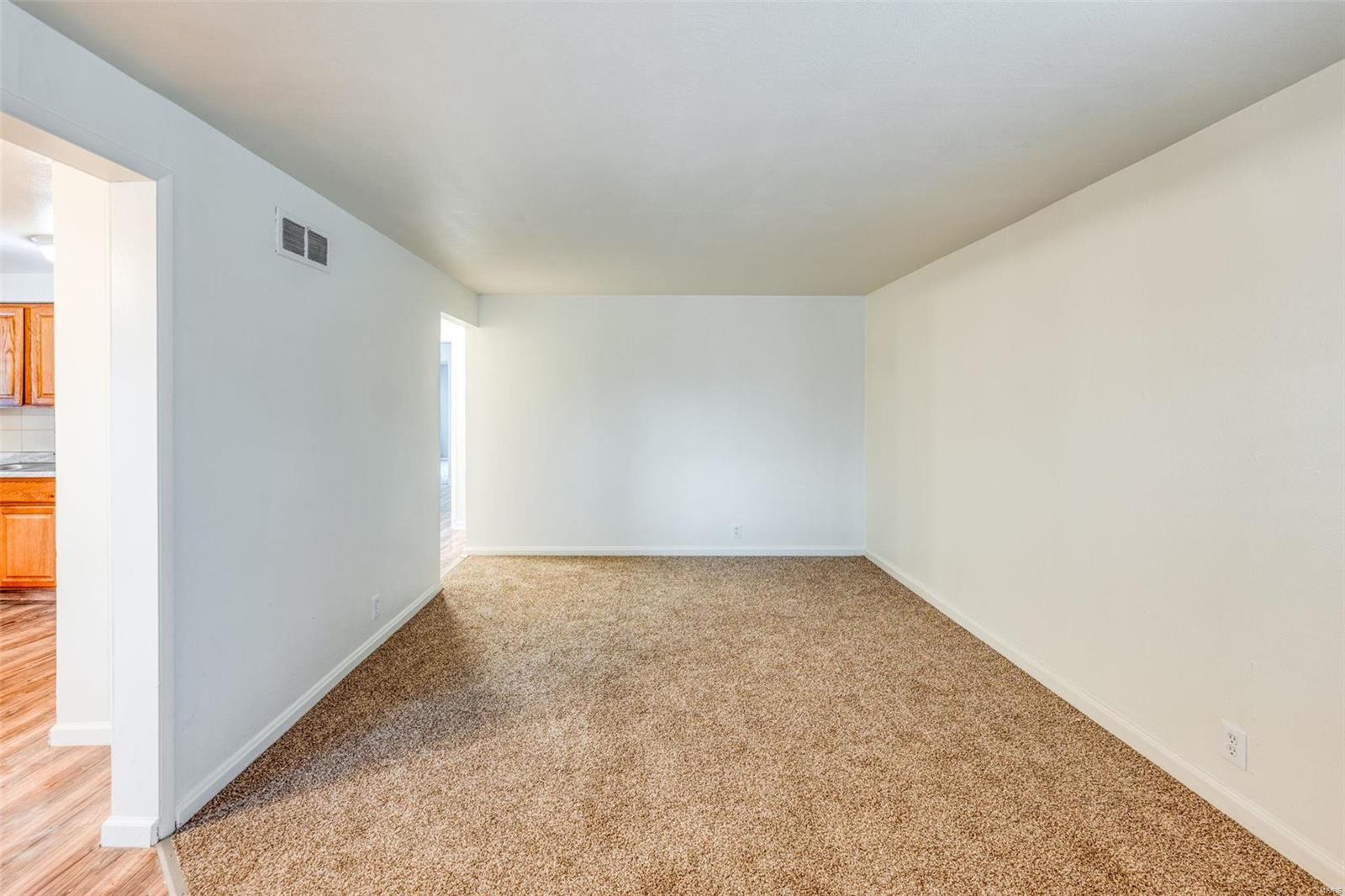 8045 Titus Road St. Louis, MO 63114 - Photo 4 of 20 Gallery Image 4