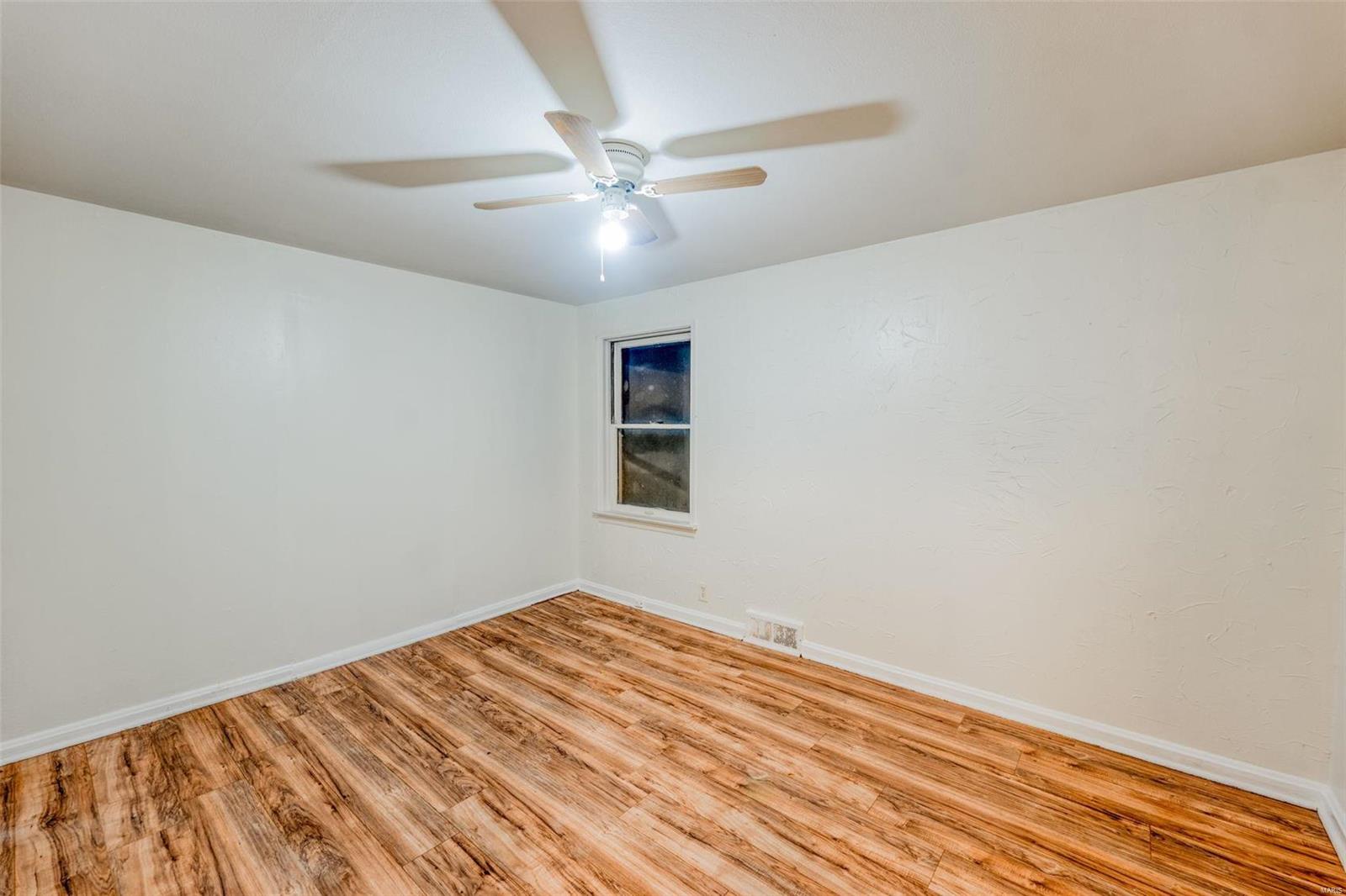 8045 Titus Road St. Louis, MO 63114 - Photo 10 of 20 Gallery Image 10