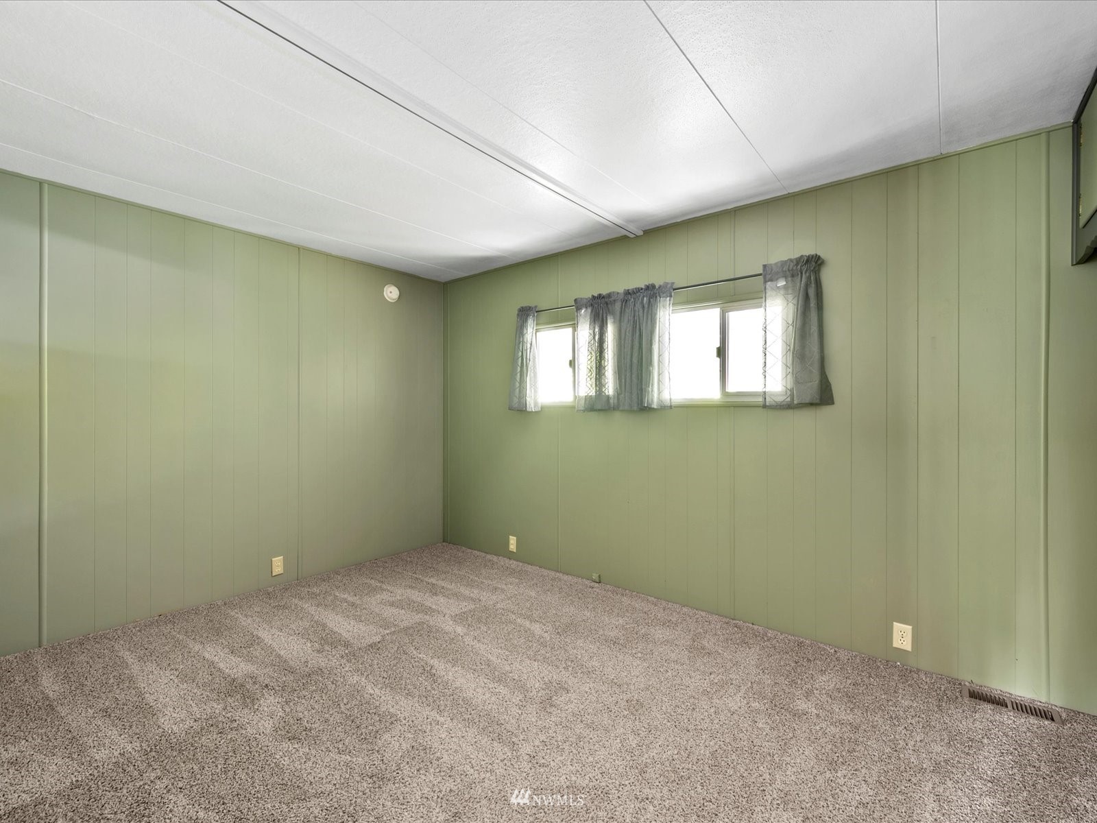 3333 228th Street Southeast, Unit 98 Bothell, WA 98021 - Photo 13 of 18 an empty room with windows