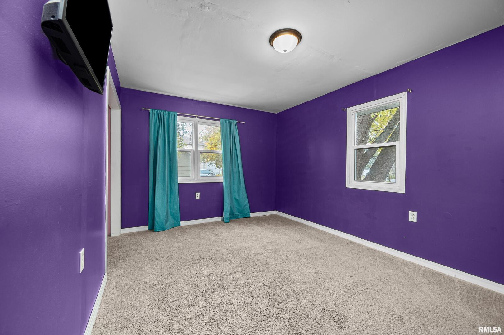 158 5th Street Silvis, IL 61282 - Photo 17 of 23 an empty room with windows