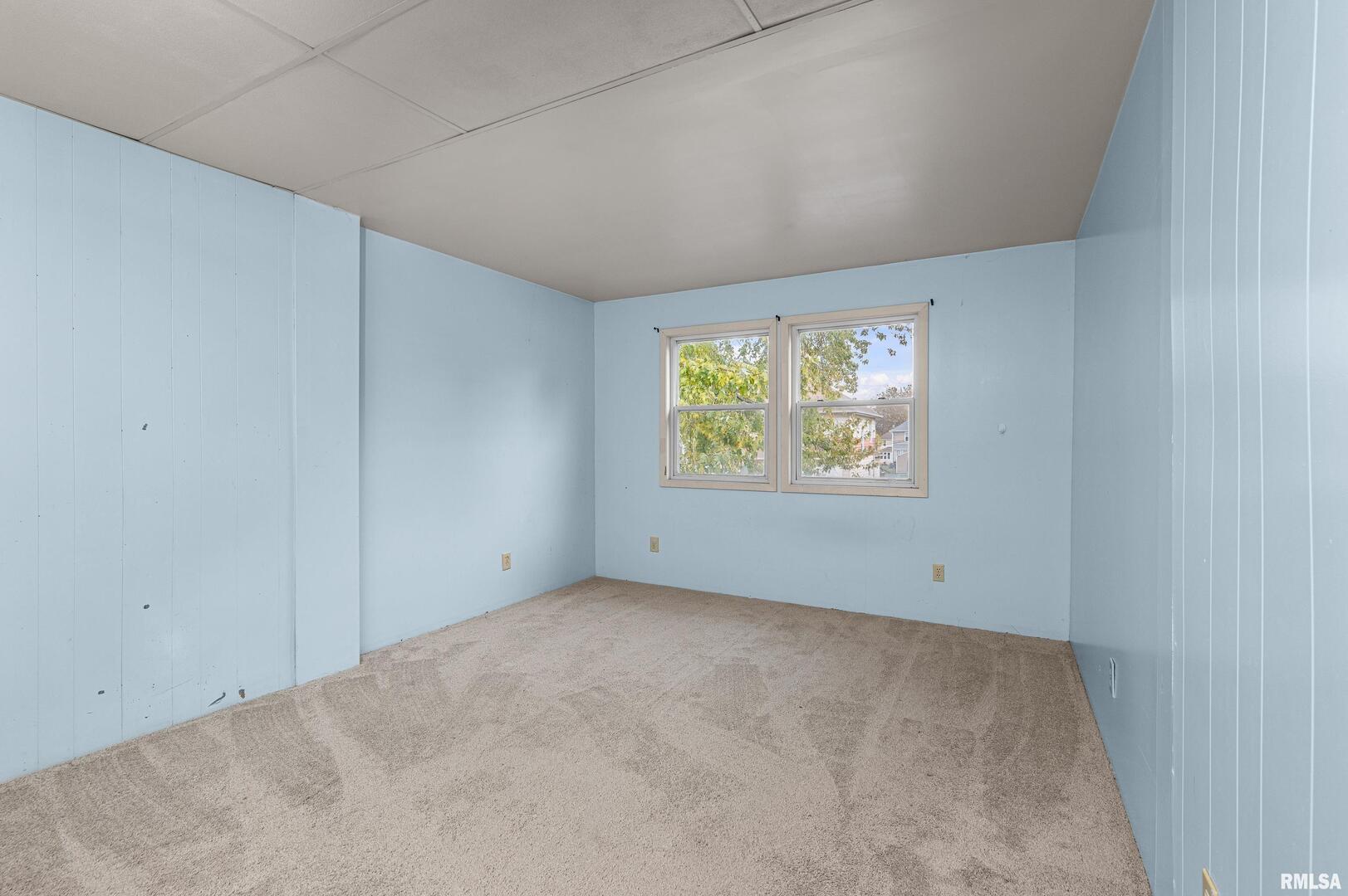 158 5th Street Silvis, IL 61282 - Photo 5 of 23 an empty room with windows