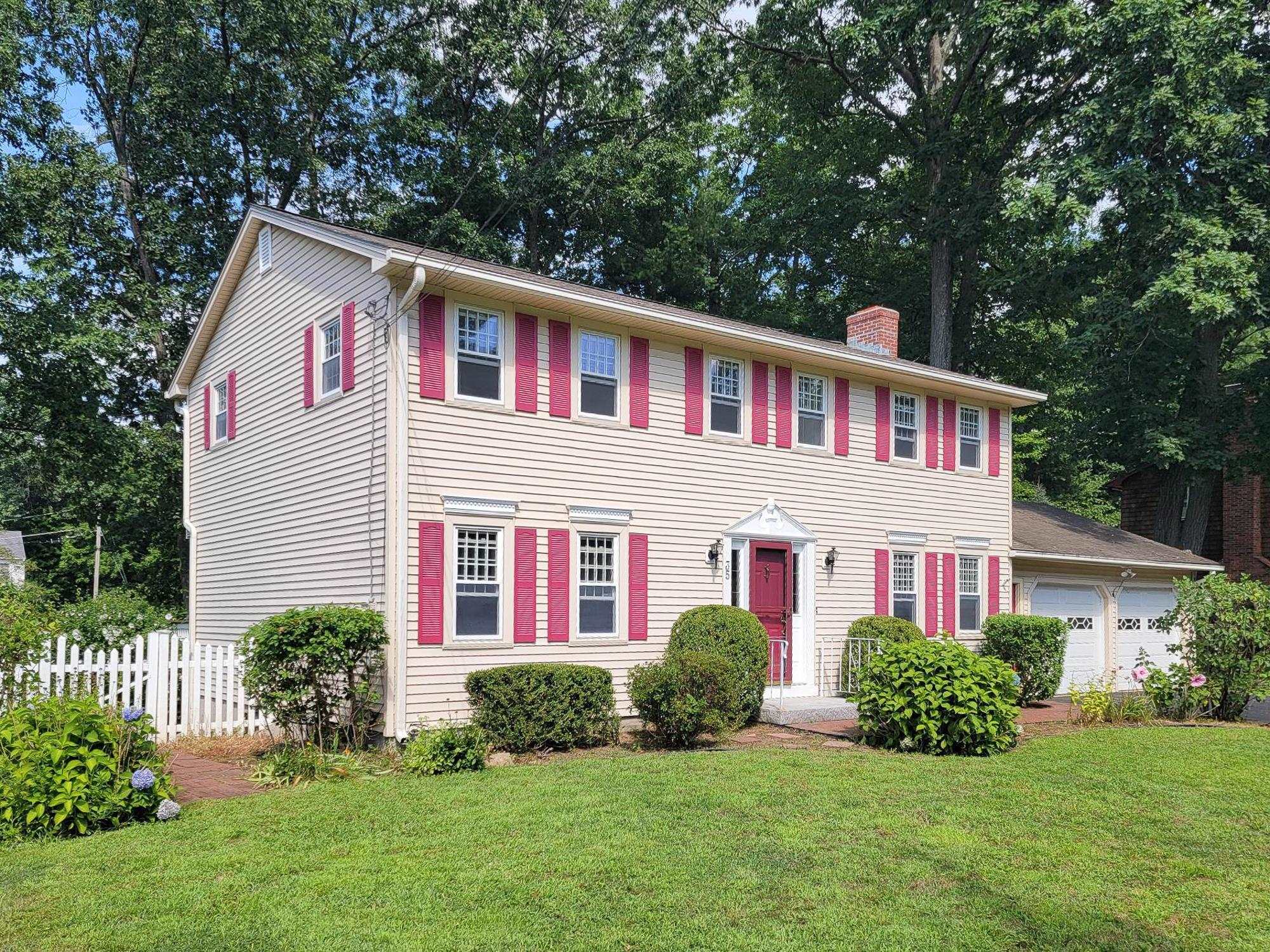35 Monza Road Nashua, NH 03064 - Photo 1 of 29