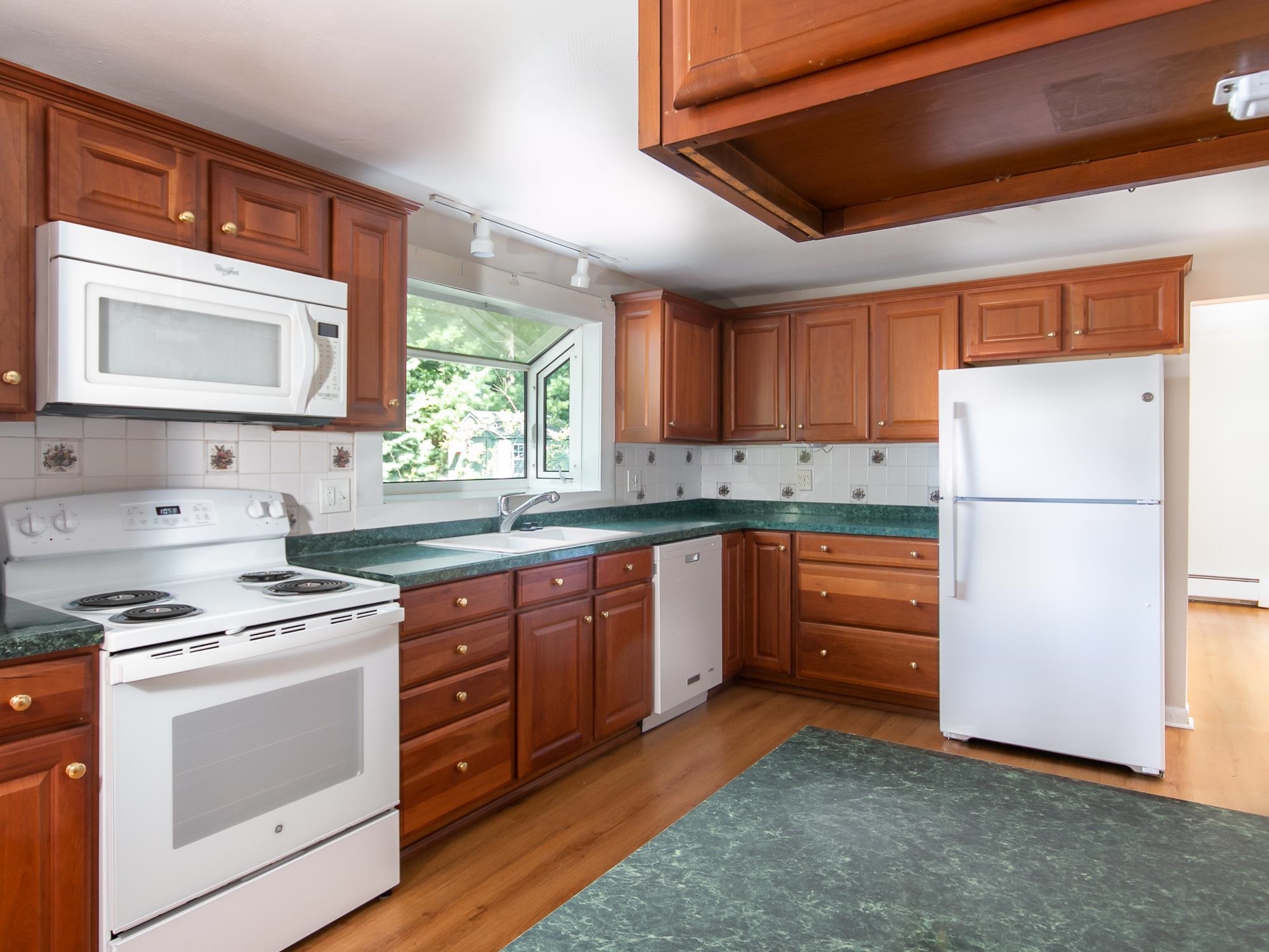 35 Monza Road Nashua, NH 03064 - Photo 4 of 29
