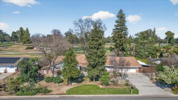 $590,000 | 5867 East Club View Drive, Fresno, CA 93727