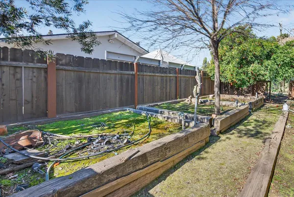 $590,000 | 5867 East Club View Drive, Fresno, CA 93727