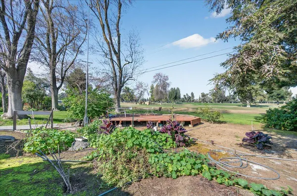 $590,000 | 5867 East Club View Drive, Fresno, CA 93727