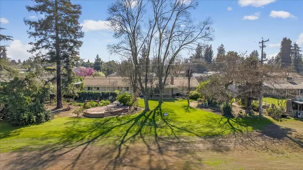 $590,000 | 5867 East Club View Drive, Fresno, CA 93727