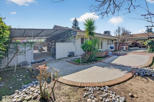 $590,000 | 5867 East Club View Drive, Fresno, CA 93727