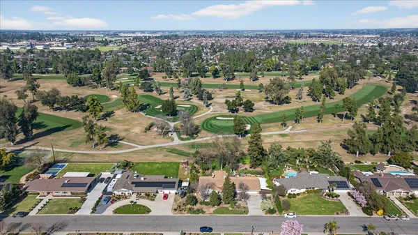 $590,000 | 5867 East Club View Drive, Fresno, CA 93727